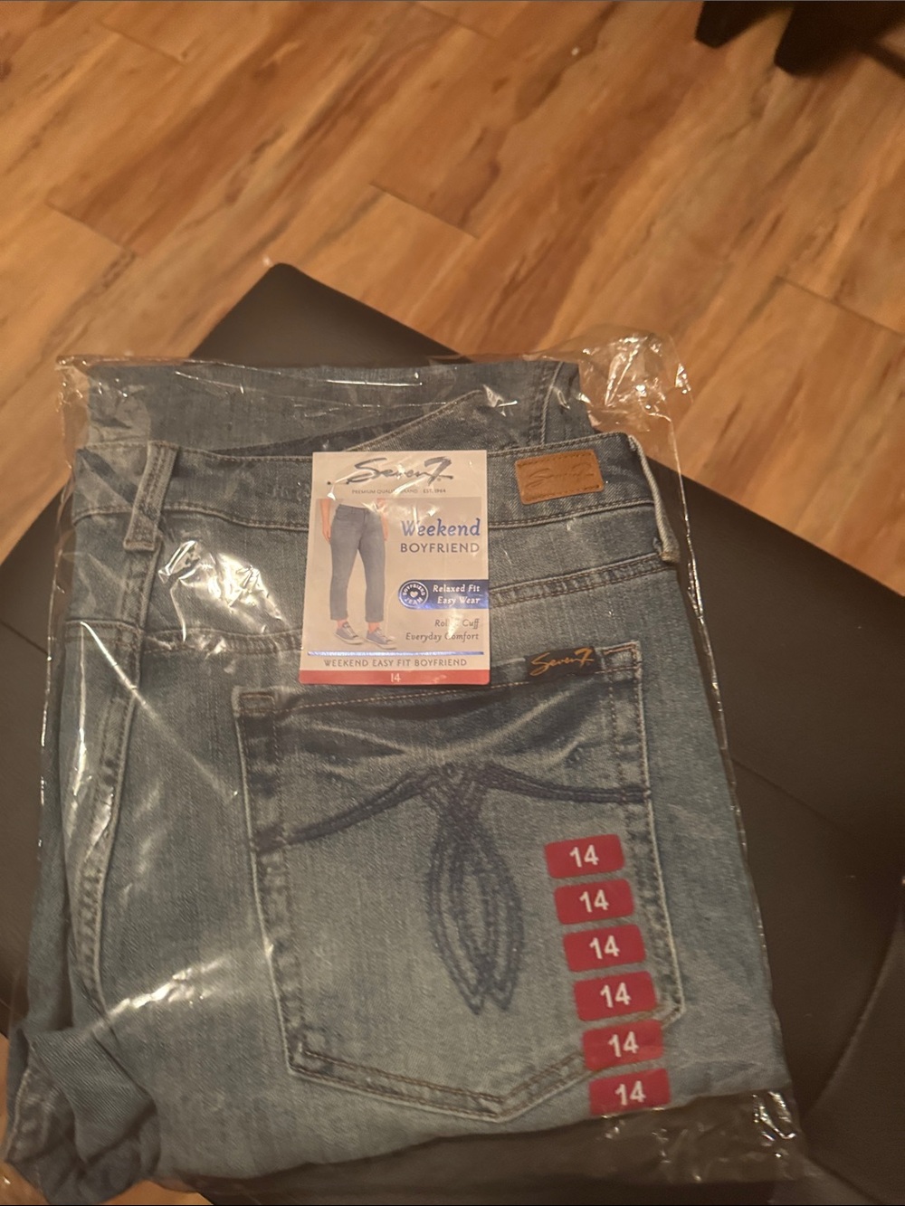 Seven 7 Weekend Boyfriend Jeans Size 14 NWT